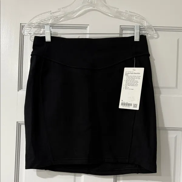 Lululemon Scuba High-Rise Mini Women's Black Skirt size M - Image 3