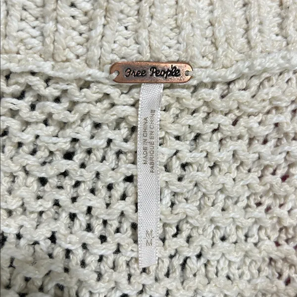 Free People Sweater Chunky Style V-Neck Size Medium - Image 3