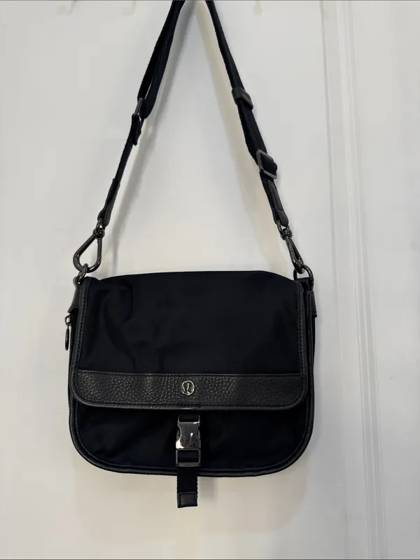 Lululemon Now & Always Crossbody bag Black Nylon Leather Trim - Image 2