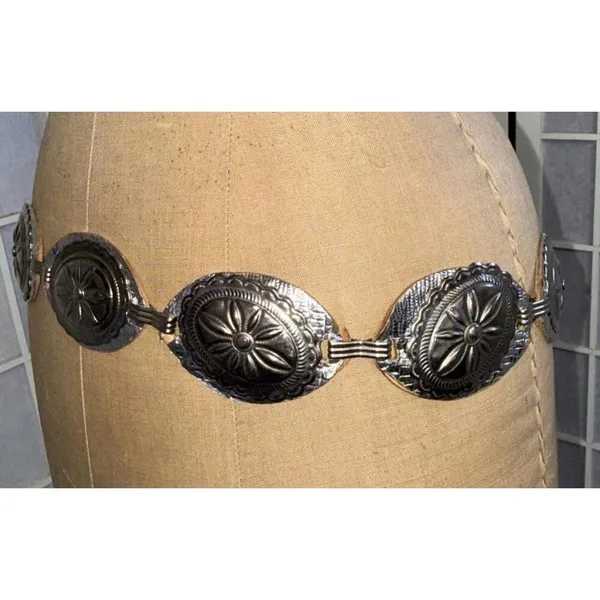 Vintage Y2K Silver Tone‎ Stamped Metal Boho Western Rodeo Concho Style Belt - Image 4