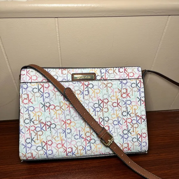 Calvin Klein cross body purse - Image 3
