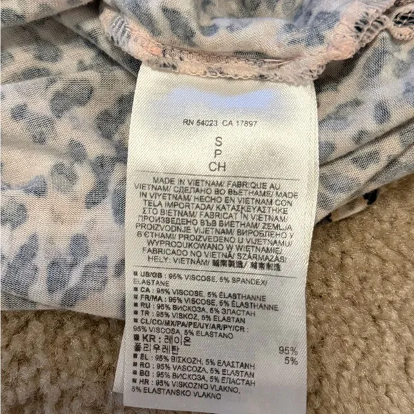 Banana Republic Leopard Print Long Sleeve Top - Image 5