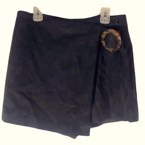 Zara Black Faux Suede Shorts Skort Tortoiseshell Buckle Side Zip Womens Medium - Image 8