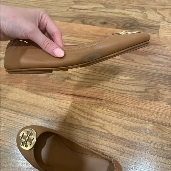 Tory Burch Minnie Ballet Flats- tan with gold logo - Image 5