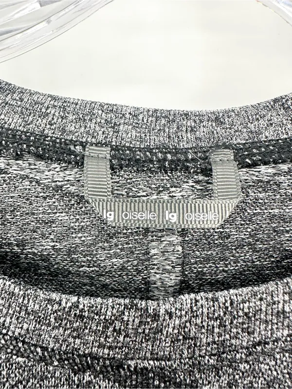 Oiselle Gray Birds of a Feather Long‎ Sleeve Running Shirt Black Chevron Large - Image 3
