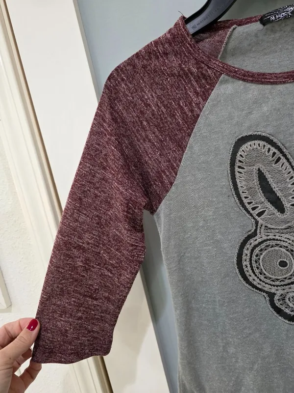 Almost Famous Bunny Graphic Raglan Tee –‎ Women’s Small Grey & Burgundy - Image 5