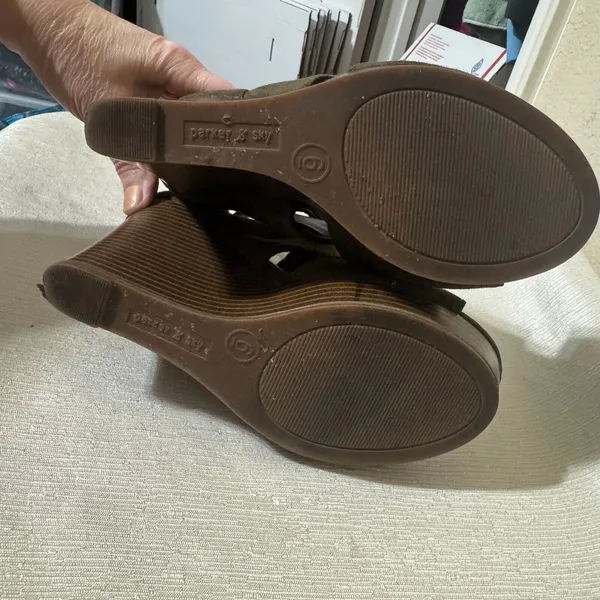 Parker And Sky Wedges‎ Womens Size 6 Olive Green Suede High Heels Peep toe - Image 6