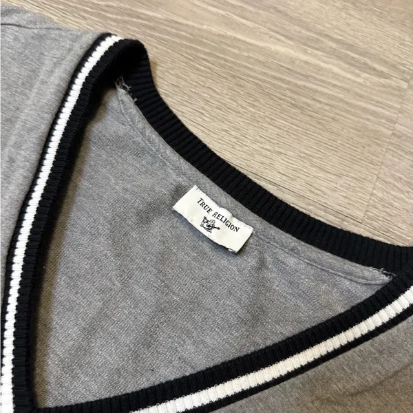 •TRUE RELIGION• V NECK DRAWSTRING CROP TOP - Image 5