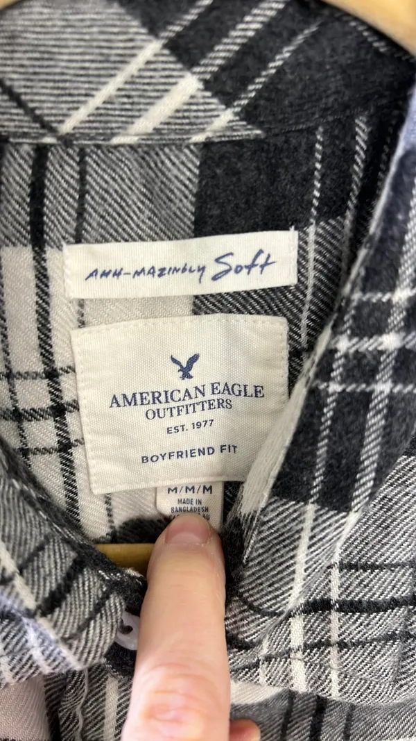 American Eagle cream and black flannel shirt - Image 3
