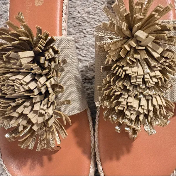 Tommy Bahama Gold Fringe Sandals. 7 - Image 2