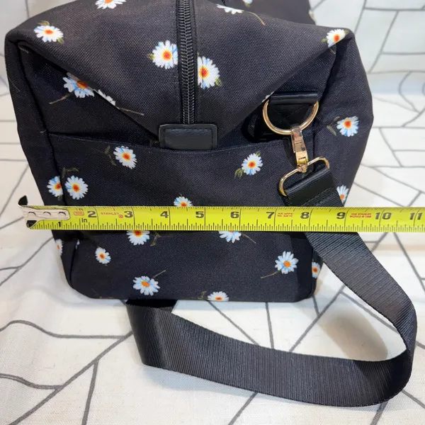 Alice + Olivia Duffel Bag Medium Black Daisy Floral Crossbody Travel Weekend‎ - Image 9