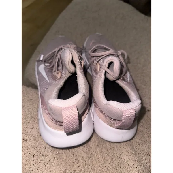Nike pink shoes - Image 3