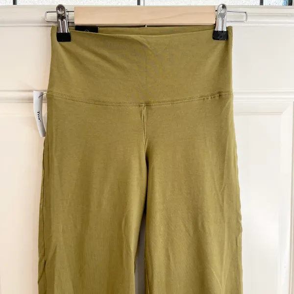 Aritzia chill atmosphere bell high-rise legging - Image 4