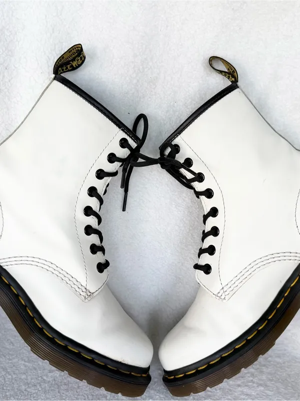 Dr. Martens Women’s White Lace-Up Combat Boots with Black Laces Size 7 - Image 6