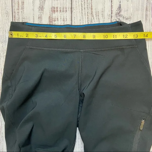 Columbia Omni Shield Black Capri. Size Small. EUC - Image 7