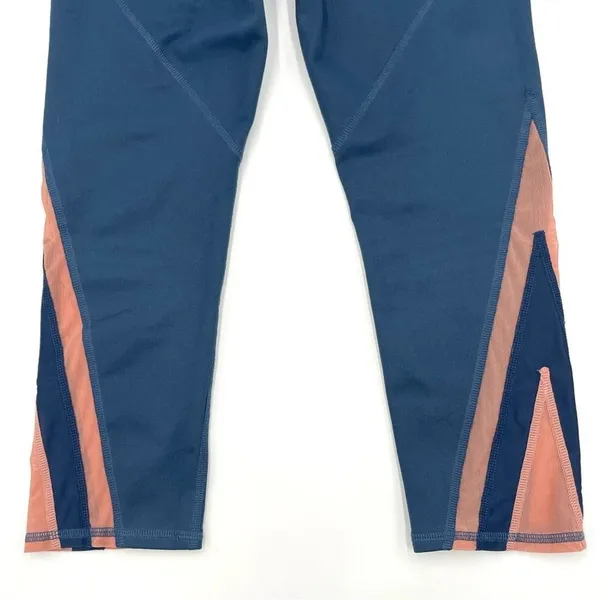 ALO Yoga Leggings Blue‎ Pink Mesh Chevron Sheer Stripes Cropped Capri Size Small - Image 9