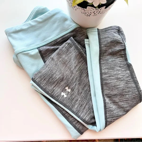 Under Armour Gray and Blue Workout Leggings - Image 3