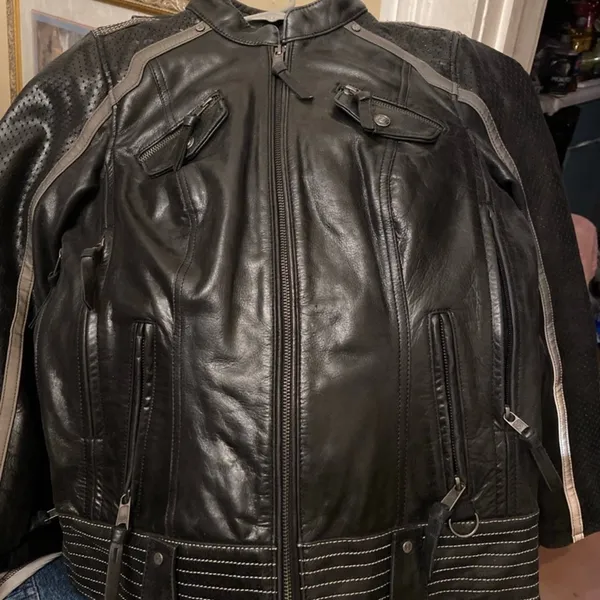 Harley Davidson Leather Jacket size Med - Image 4