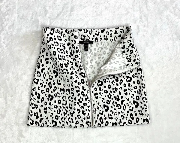 Forever 21 Leopard Print Skirt - Image 5