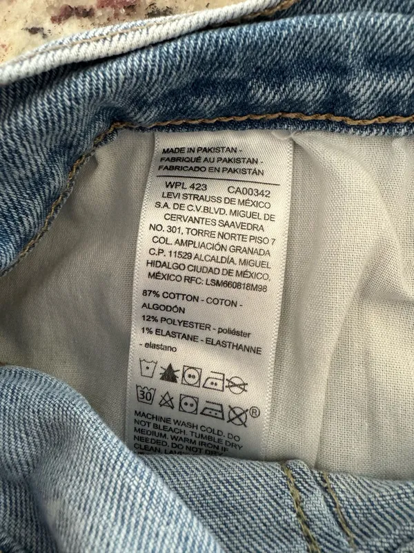 Levi’s Signature Vintage High Rise Shorts - Image 7