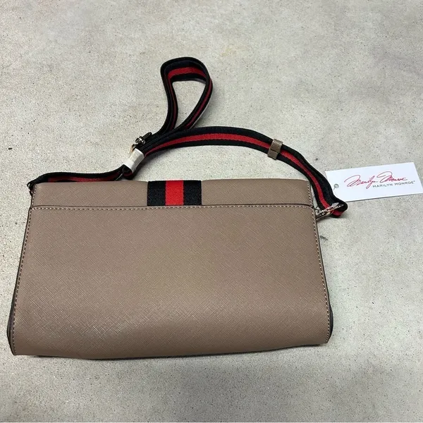 NWT Marilyn Monroe Taupe Black Red Accent Crossbody Shoulder Bag Purse - Image 4