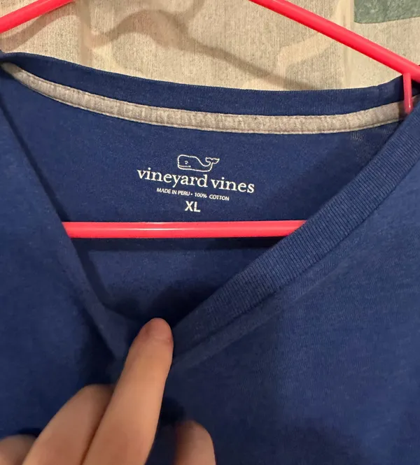 Vineyard Vines long sleeve - Image 3