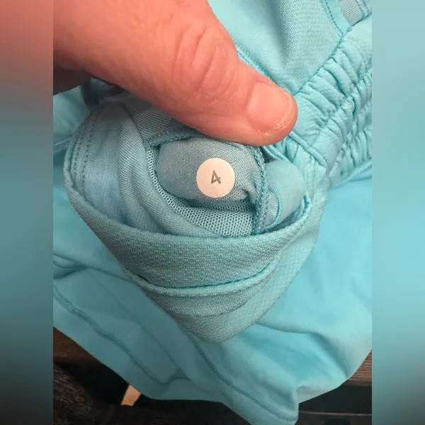 Lululemon Women's Tone It Tank size 4 angel blue - Image 5