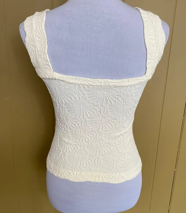Women XS floral textured wide strap tank top cream color - Image 4