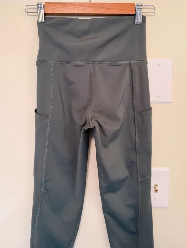 American Eagle Outfitters green high waisted everyday pocket legging - Image 6
