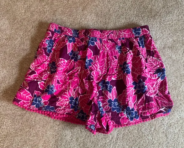 Hollister Soft Floral Shorts - Image 2
