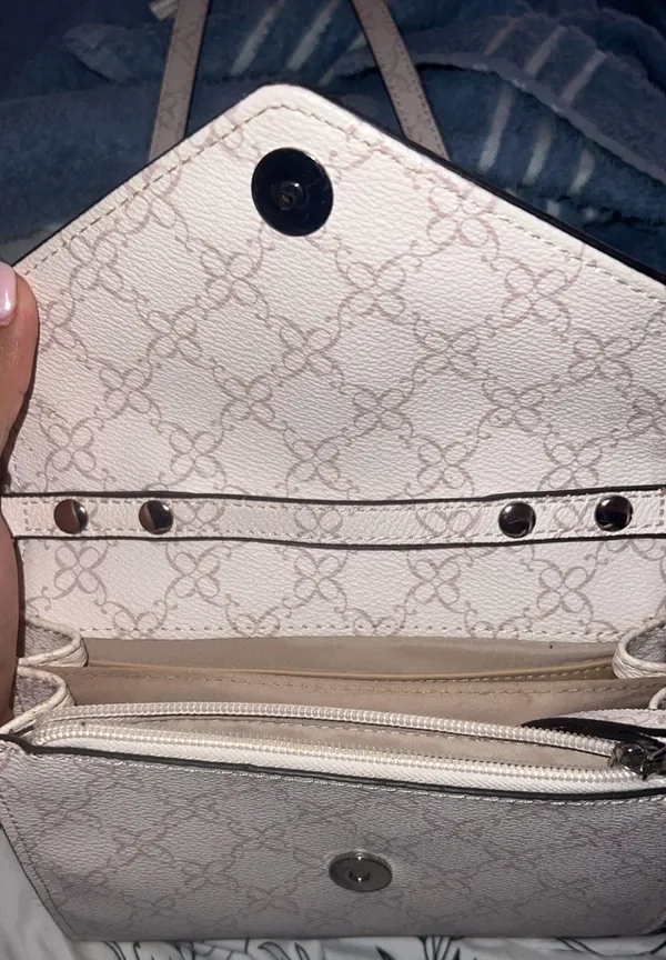 Crossbody - Image 4