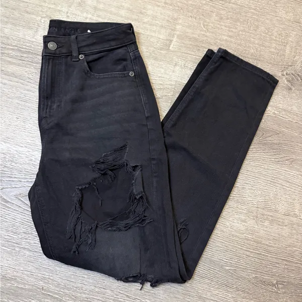 •AMERICAN EAGLE• DISTRESSED MOM JEANS - Image 2