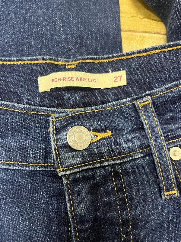 NWOT Levi's High Rise Wide Leg jeans size 27 - Image 3