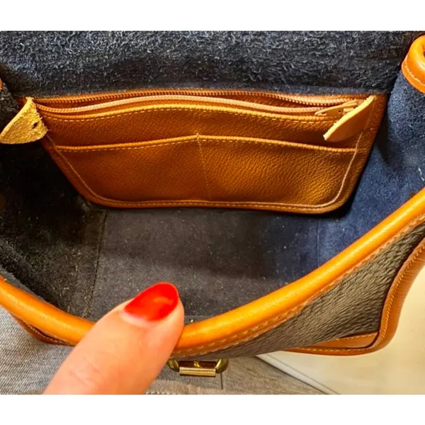 Vintage Y2K DOONEY & BOURKE Tan & Navy Pebbled Leather Crossbody - Image 10