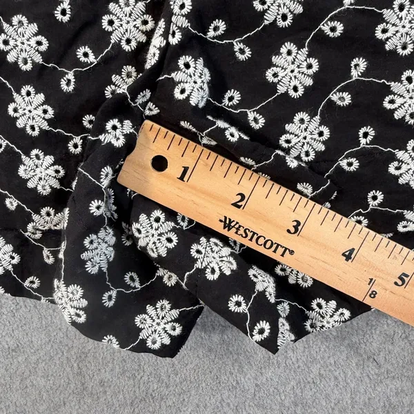 EDIT Jason Wu Women's Size 2 Black White Eyelet Embroidered Floral Cotton Shorts - Image 6