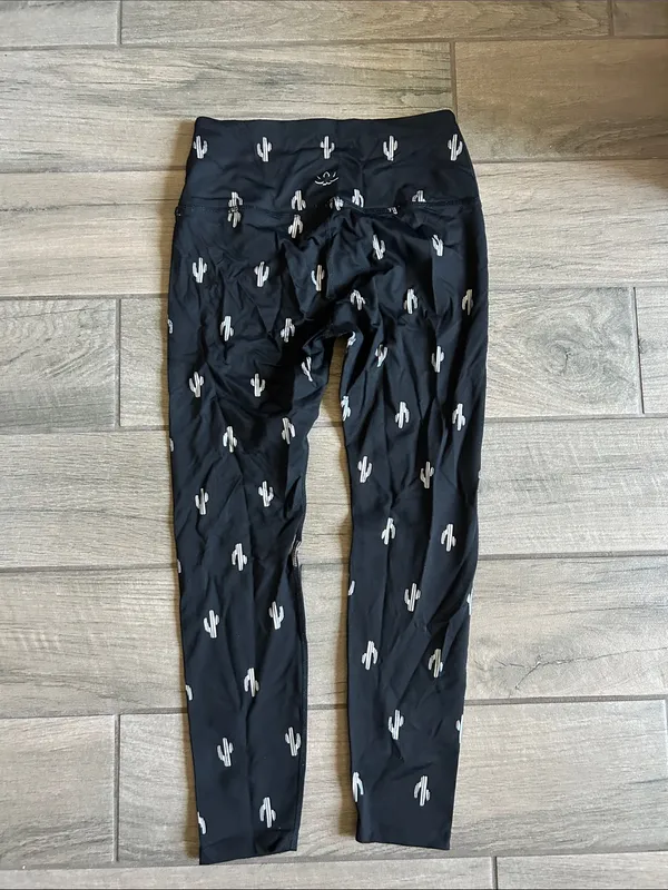 Beyond Yoga Black Leggings with silver Cactus Print - Image 4