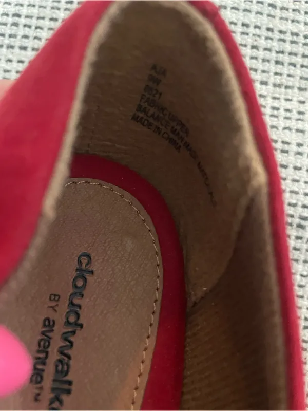Red Pumps Cloudwalkers by Avenue Size 9W - Image 5