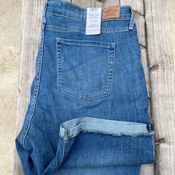 Levi's Medium Wash Bermuda Shorts Size 20 - Image 9