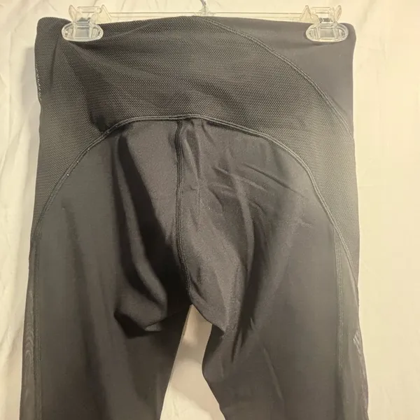LULULEMON black and mesh leggings excellent condition 8 - Image 4