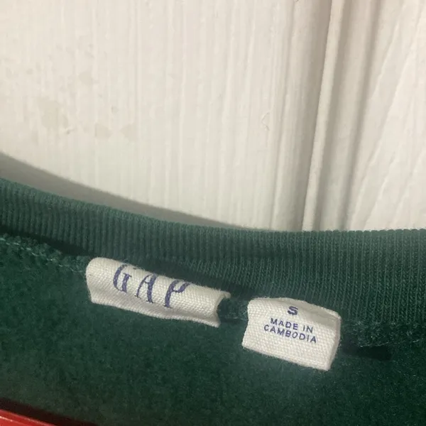 Gap Women’s Green/Pink Logo Sweatshirt Like New Size Small - Image 2