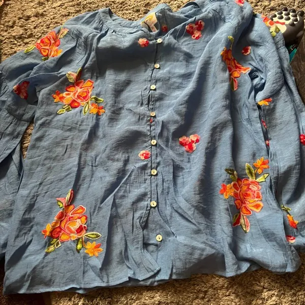 EUC Fig and Flower Roll Tab Sleeve Embroidered Floral Blouse Sz.‎ M Cornflower - Image 13