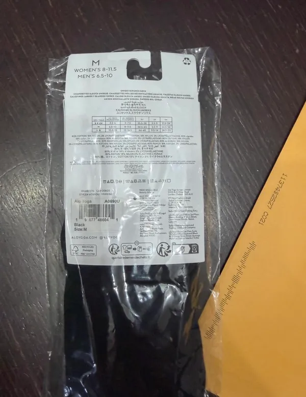 Alo Yoga black scrunch socks size M - Image 4