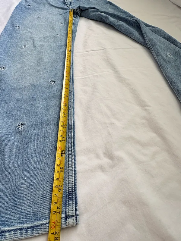 Hollister W25S Floral Embroidered Dad Jeans Light Wash - Image 4