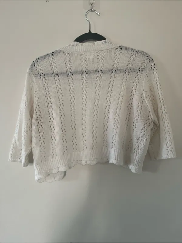 White Open Knit Crochet Cropped Bolero Cardigan Medium Romantic Cottagecore - Image 5
