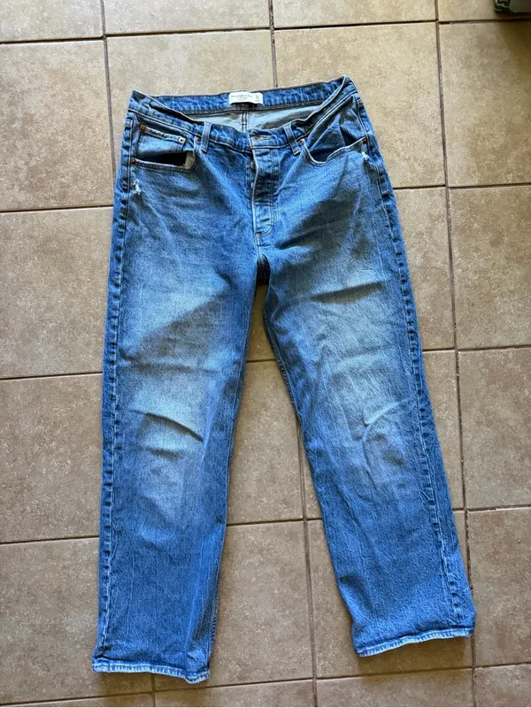 Abercrombie & Fitch The ‘90s Baggy Low-Rise Jeans - Image 6