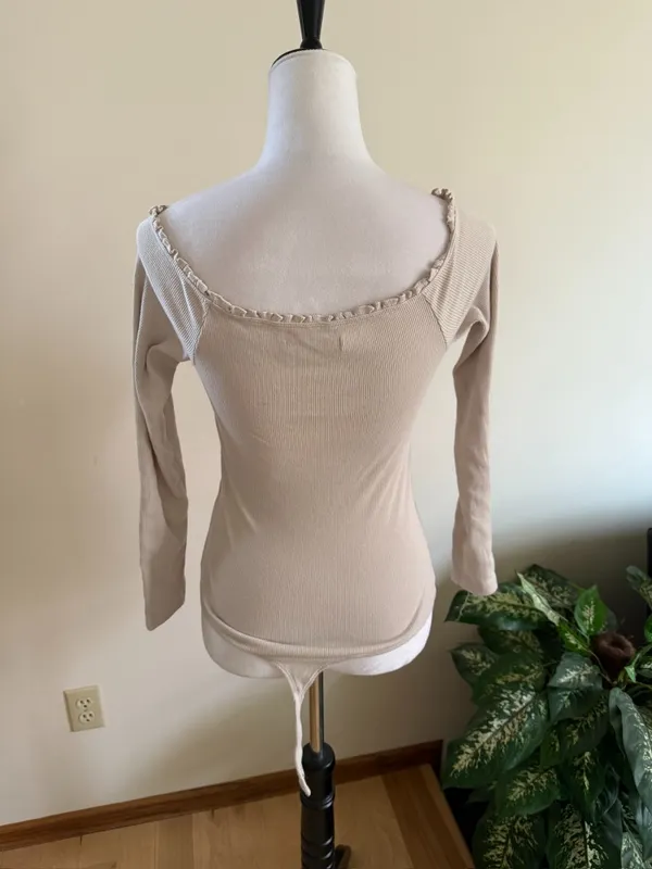 Abercrombie & Fitch Ruffle Cream Long Sleeve Bodysuit - Image 2