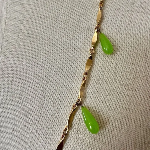 Gold tone and green teardrop beaded necklace - Image 2