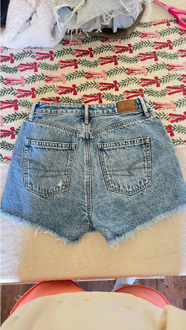 American Eagle blue denim shorts with bandana print pocket, Size 0. - Image 3