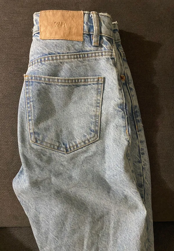 ZARA Mom Fit Jeans - Image 3