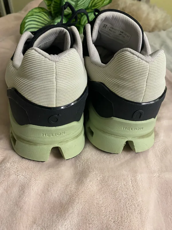ON Cloudstratus Men's Gray Green Light Running Shoes Size 11 - Image 3